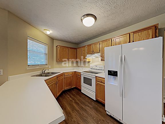 3rd image of 416 Hancock St