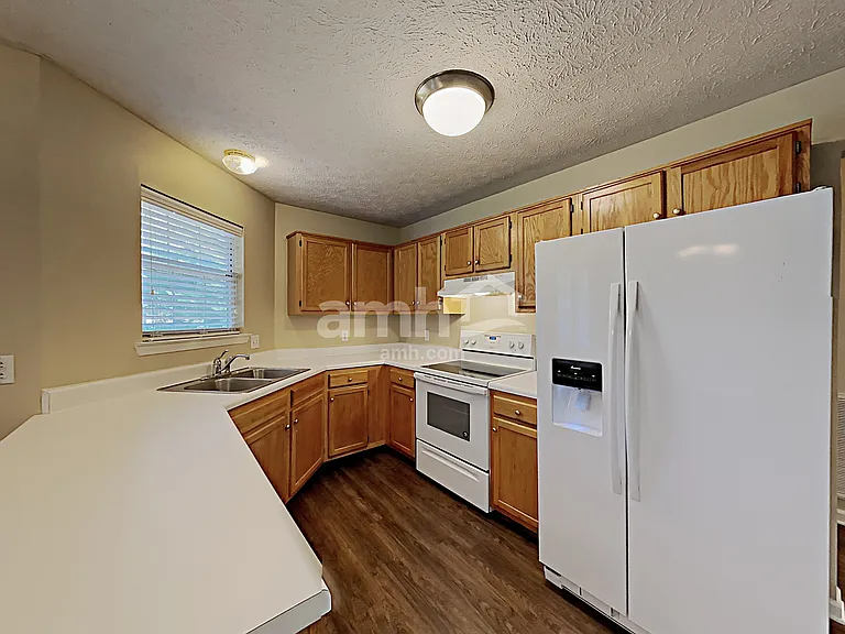 416 Hancock St — Photo 3