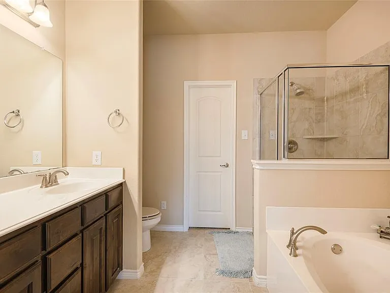 2133 Colby Ln — Photo 13