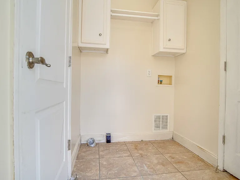 727 Bremen Ave — Photo 27