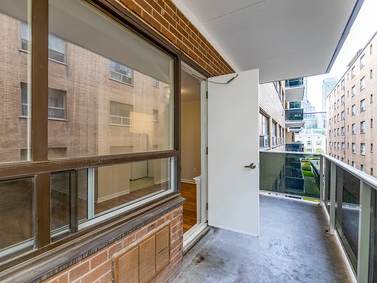 433 Jarvis St — Photo 10