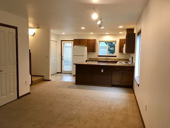 5th image of 12545 Roosevelt Way NE APT 105