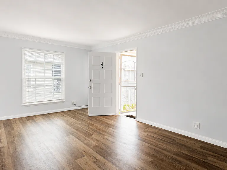 5913 Overhill Dr #4 — Photo 2