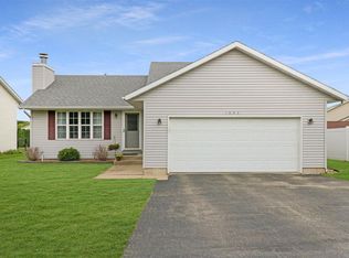 1002 S Oak Creek Dr, Genoa, IL 60135