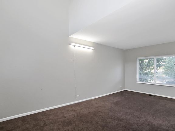 4th image of 384 Jamestown Ct #384