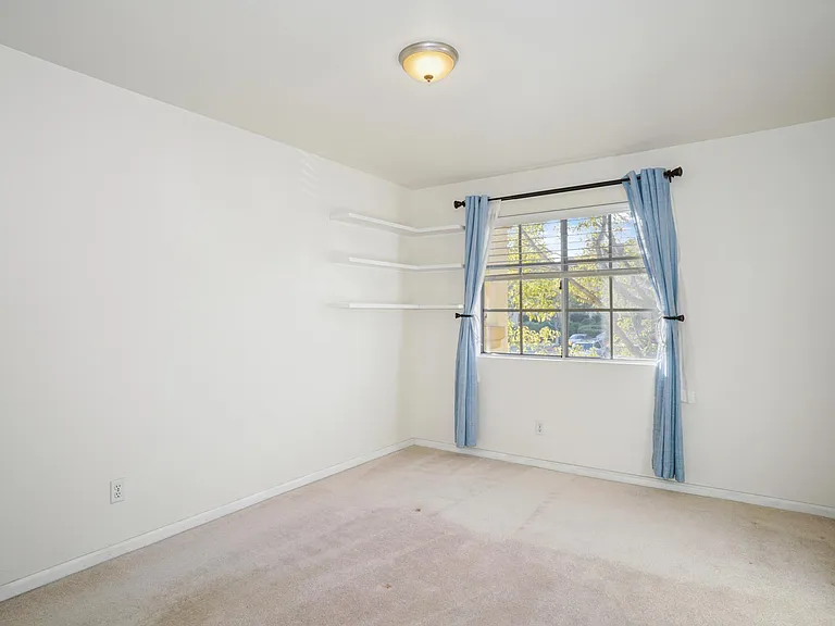 2042 Coolidge St — Photo 18