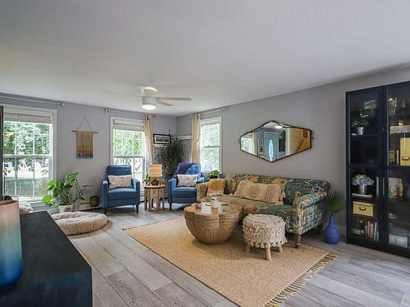 3rd image of 12 Eagles Nest Dr