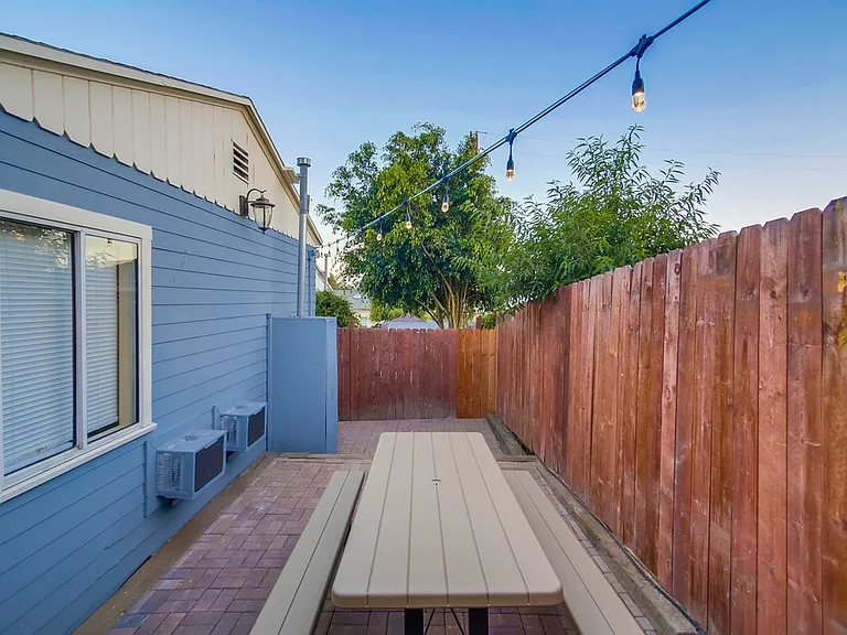 2489 J St — Photo 24