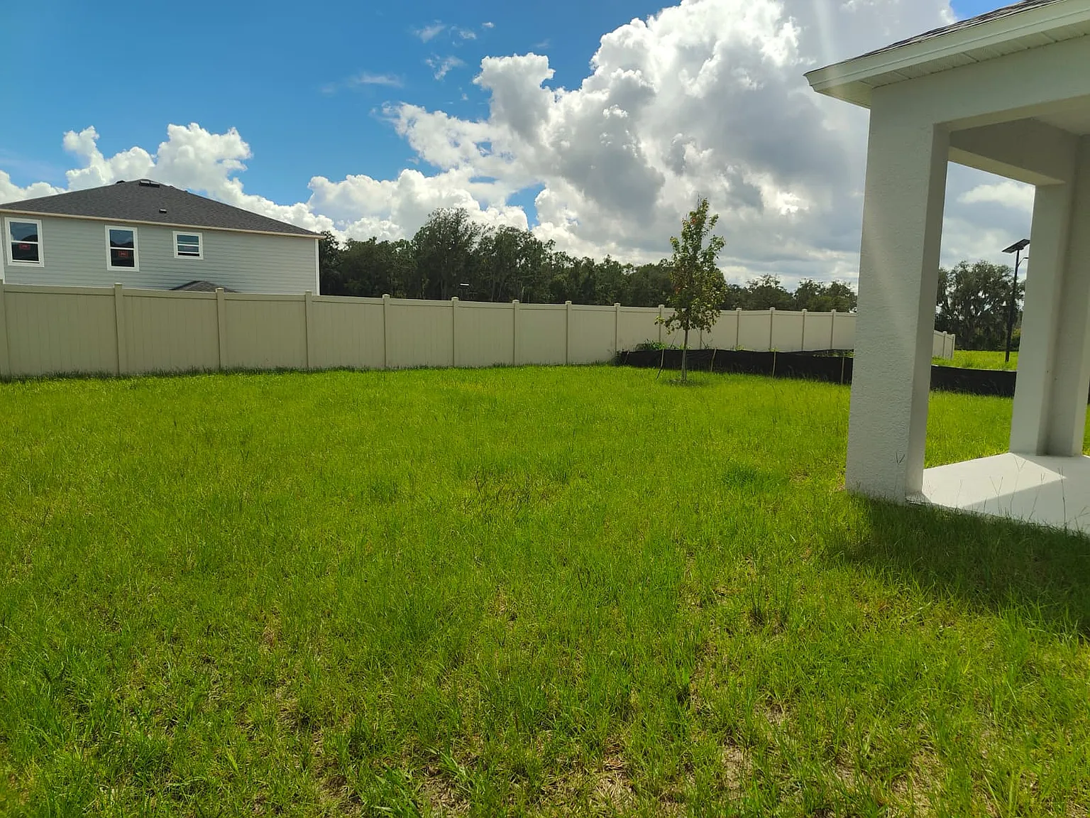 5 bed, 2600 sqft, $2,995 — Photo 3