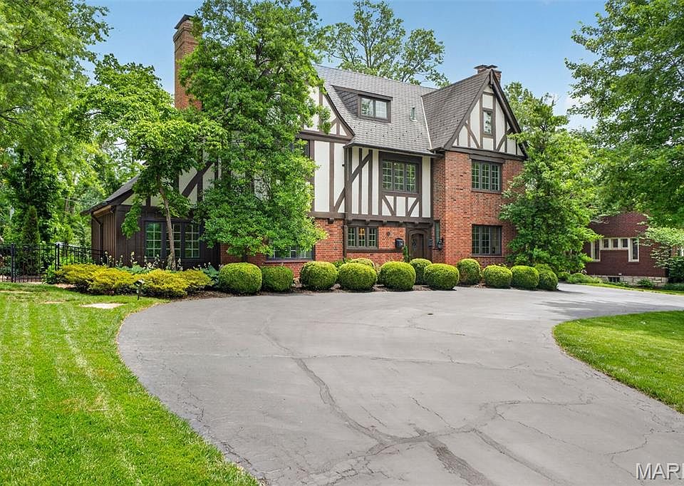 1st image of 6 Ridgemoor Dr