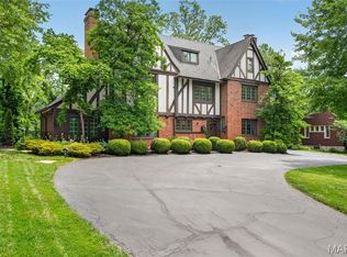 6 Ridgemoor Dr, Saint Louis, MO 63105