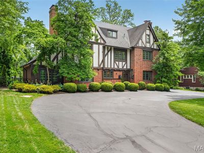 6 Ridgemoor Dr, Saint Louis, MO, 63105