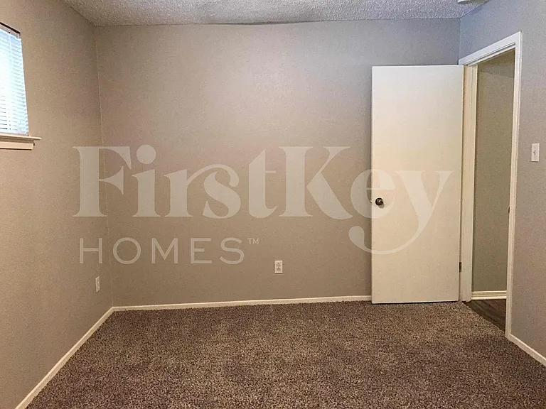 2710 Peachtree Ln — Photo 44