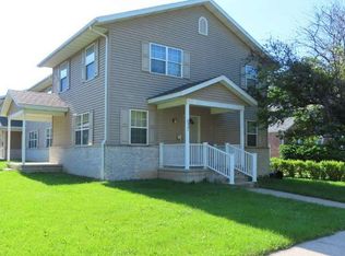 637 S Lucas St #1, Iowa City, IA 52240