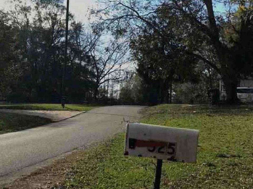 2nd image of 525 Buckelew Bridge Rd