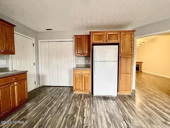 5th image of 104 Sweet Bay Dr