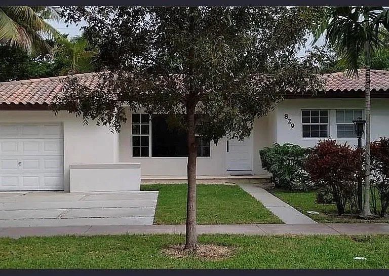 829 Columbus Blvd — Photo 1
