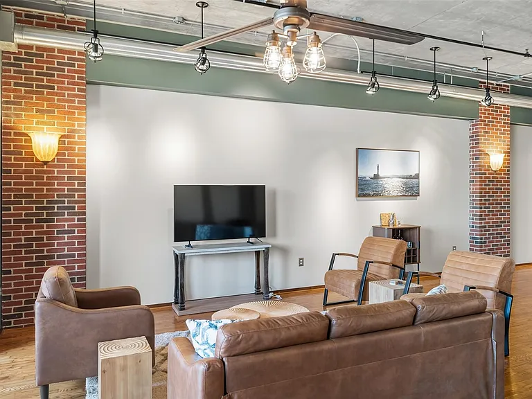 505 Bastrop St #402 — Photo 13