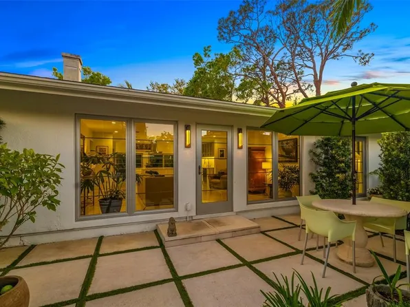 494 Sapphire Dr, Sarasota, FL 34234