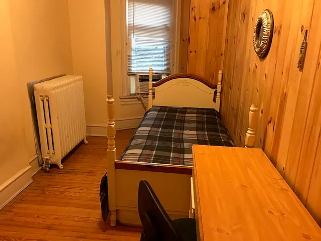 1 bed, 100 sqft, $500 — Photo 3