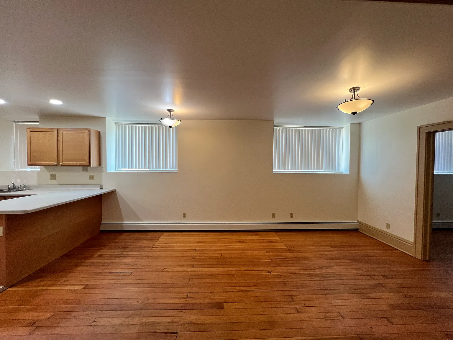 4 bed, 1555 sqft, $2,295 — Photo 3