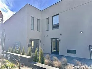 362 W Merrick Rd #105 — Photo 1