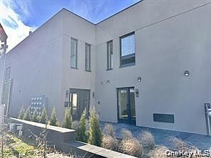 1st image of 362 W Merrick Rd #105