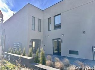 362 W Merrick Rd #105, Valley Stream, NY 11580