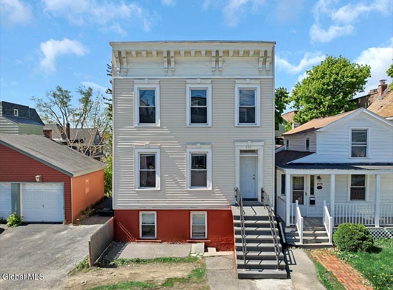 2nd image of 250 Yates Street