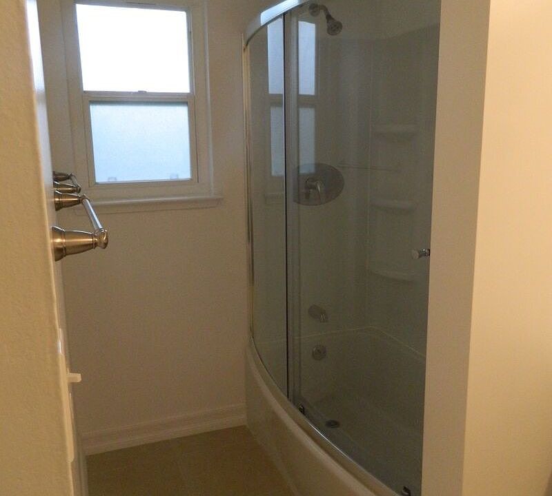 2nd image of 171 Warren Dr APT A