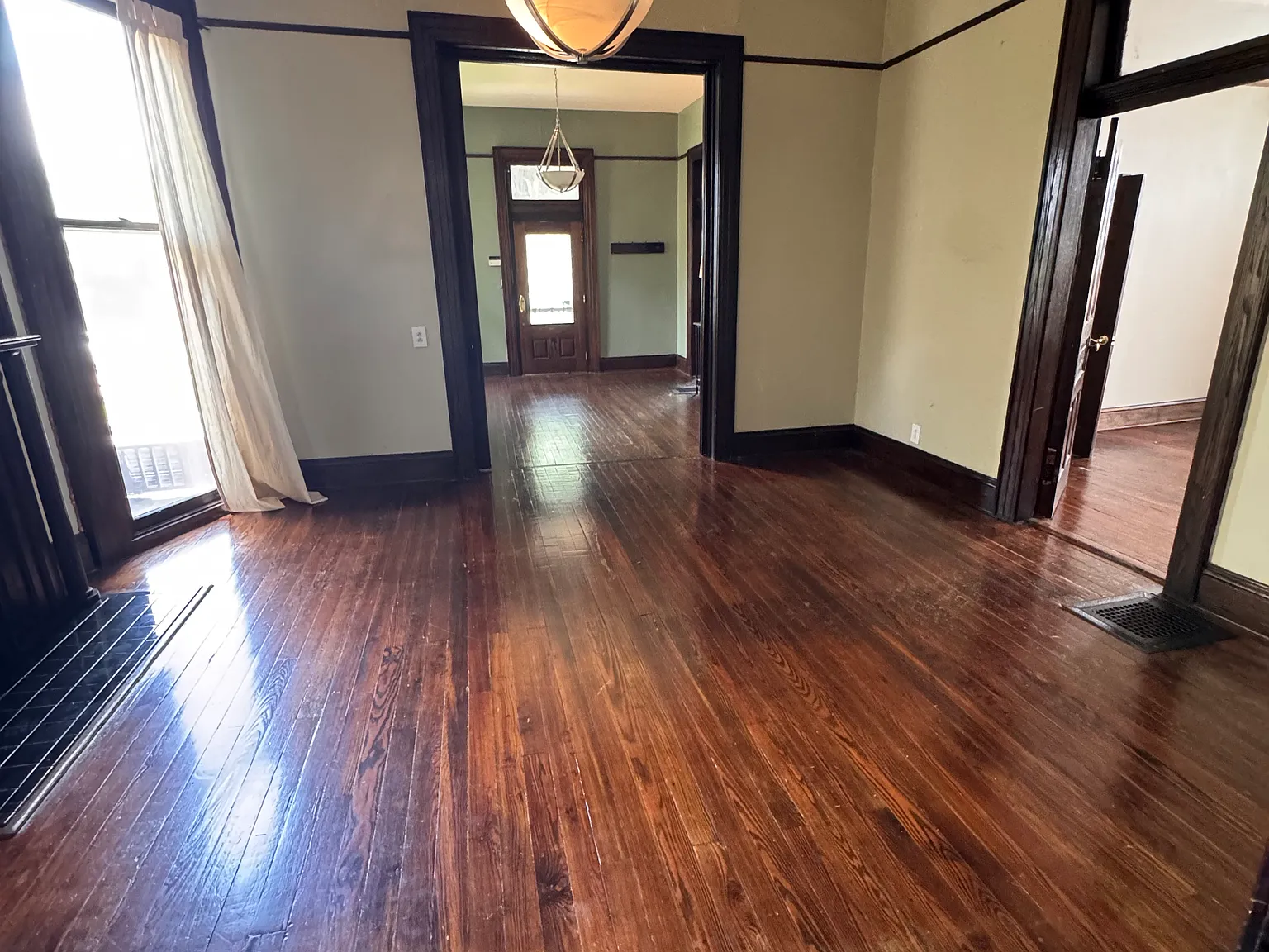 2 bed, 1800 sqft, $2,500 — Photo 3