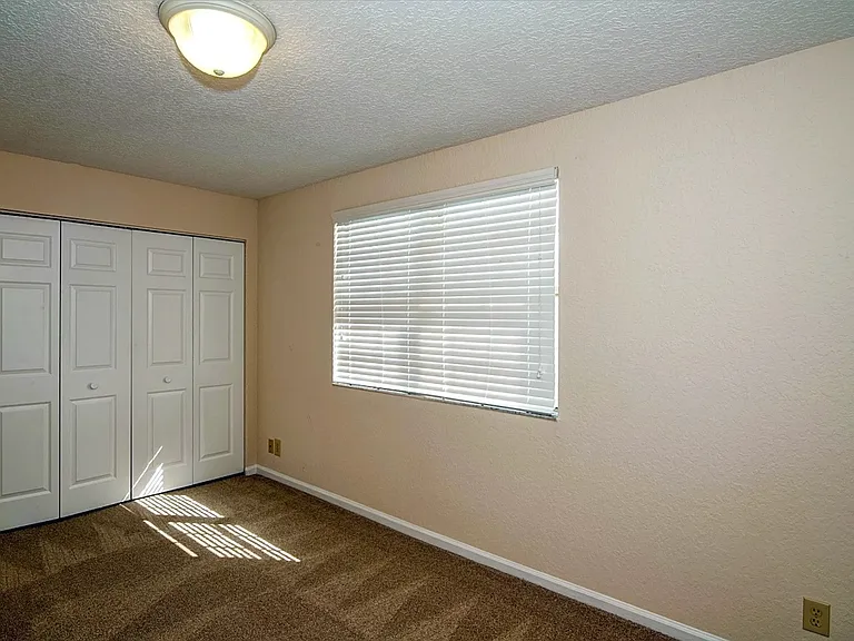 Crystal Pointe I — Photo 39