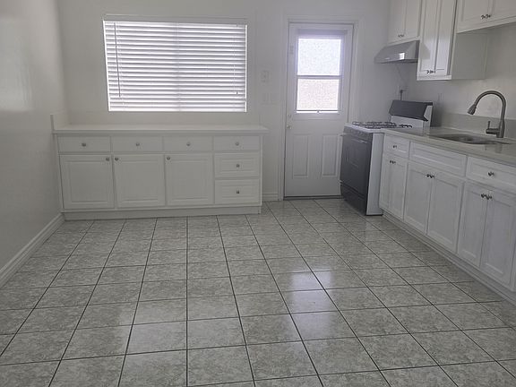 3rd image of 17018 S Berendo Ave #2