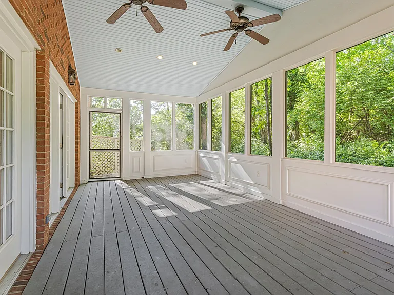 604 Clayborne Ct — Photo 20