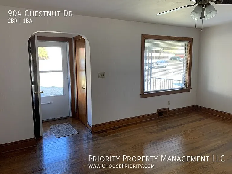 904 Chestnut Dr — Photo 3