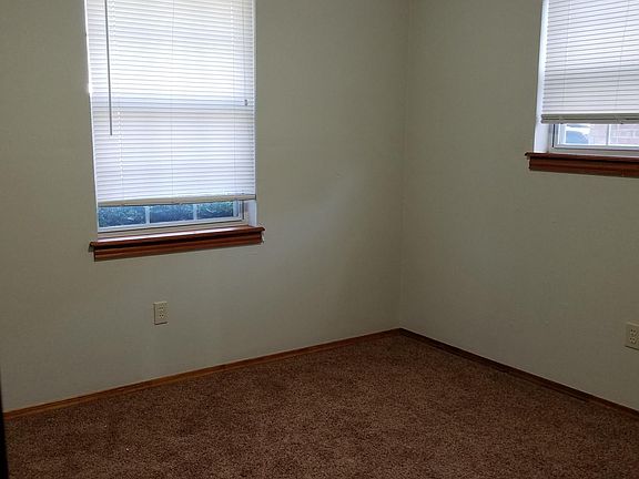 4th image of 909 Lawton
