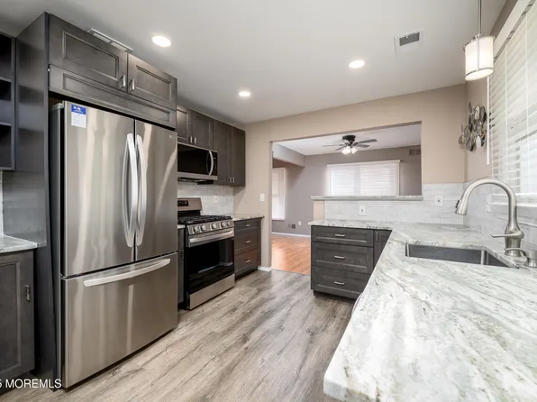 233 Cloverdale Drive, Lakewood, NJ 08701