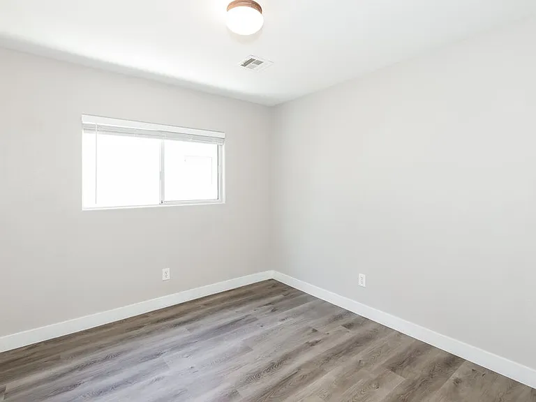 570 Swiss Cottage Ave — Photo 13