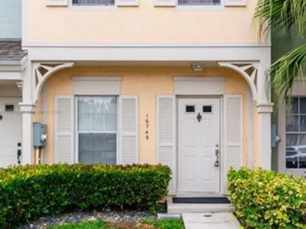 16749 Hemingway Dr, Fort Lauderdale, FL 33326