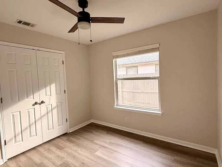 Second bedroom (office/ nursery)