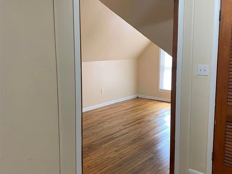 423 S Fess Ave — Photo 6