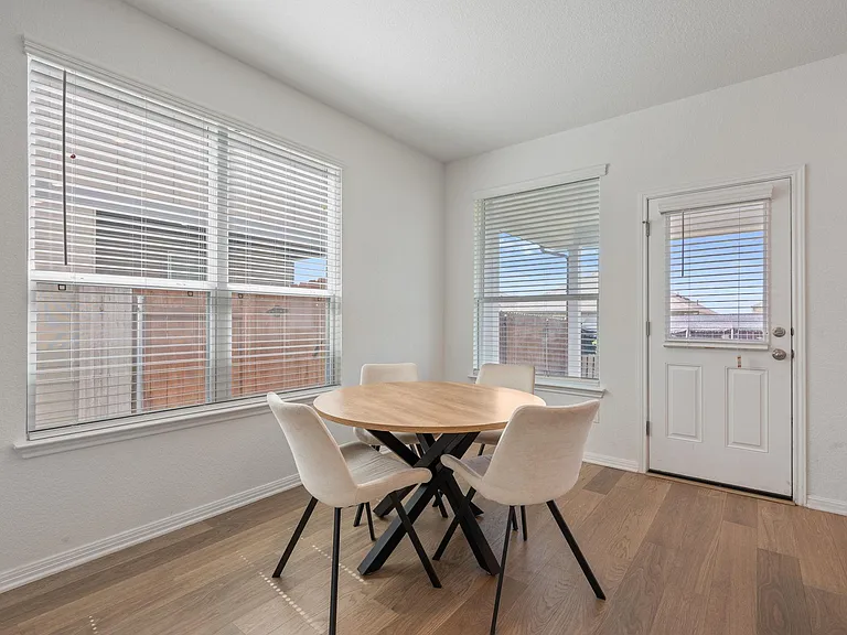 185 Jackman Dr — Photo 9