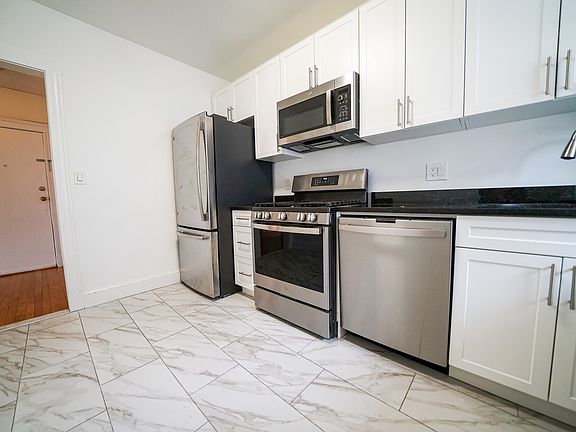 3rd image of 58 Selkirk Rd APT 12