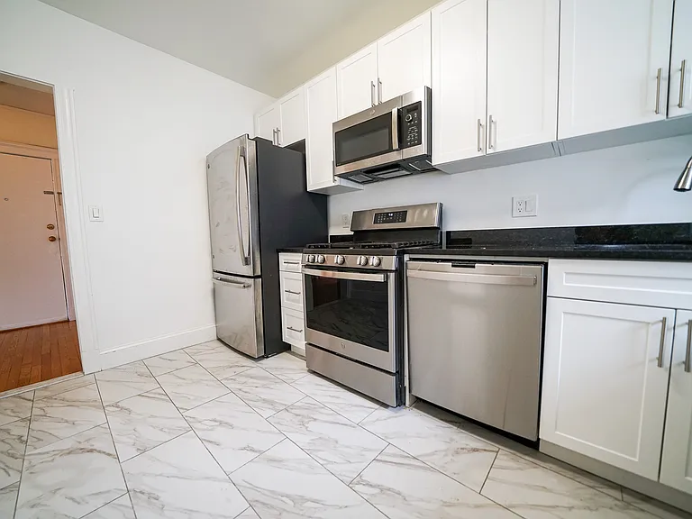58 Selkirk Rd #12 — Photo 3