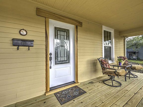 3rd image of 939 Hiawassee Ave