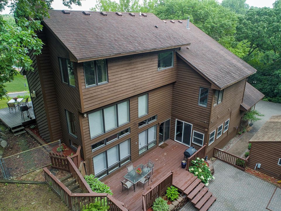 1st image of 1 Oakridge Dr