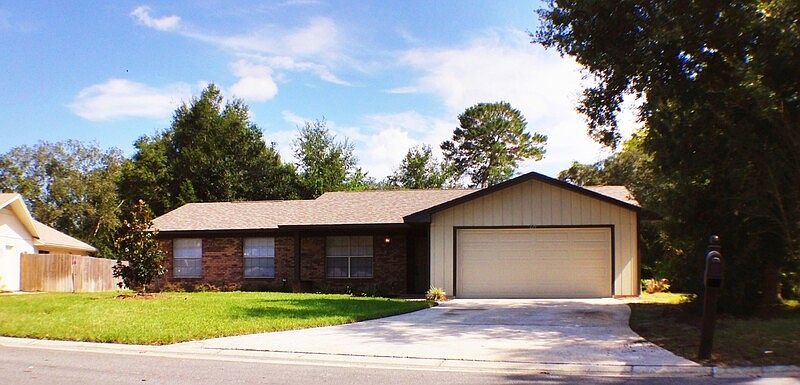 1st image of 220 Cambridge Dr