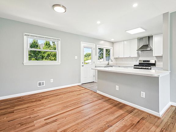 4th image of 8718 Hartsdale Ave