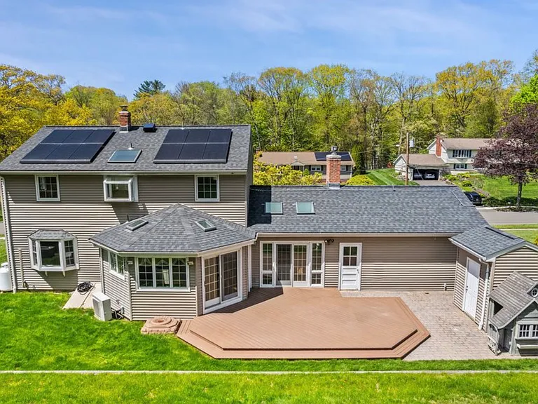 120 Braeside Dr — Photo 2