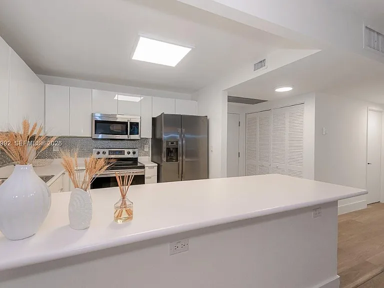 2301 Collins Ave #333 — Photo 14